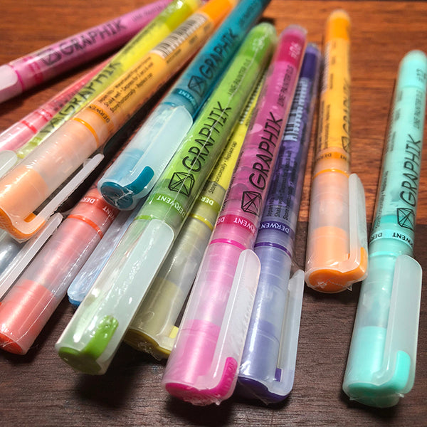 Derwent GraphikDerwent paint marker pens, fine tip for doodling with . Use in mixed media art.